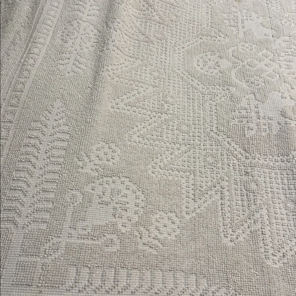 Vintage hobnail bedspread —Queen